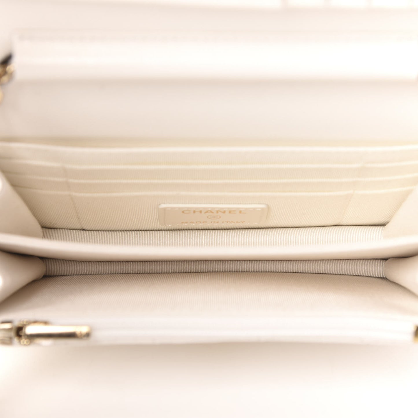Caviar Quilted Mini Wallet On Chain WOC White