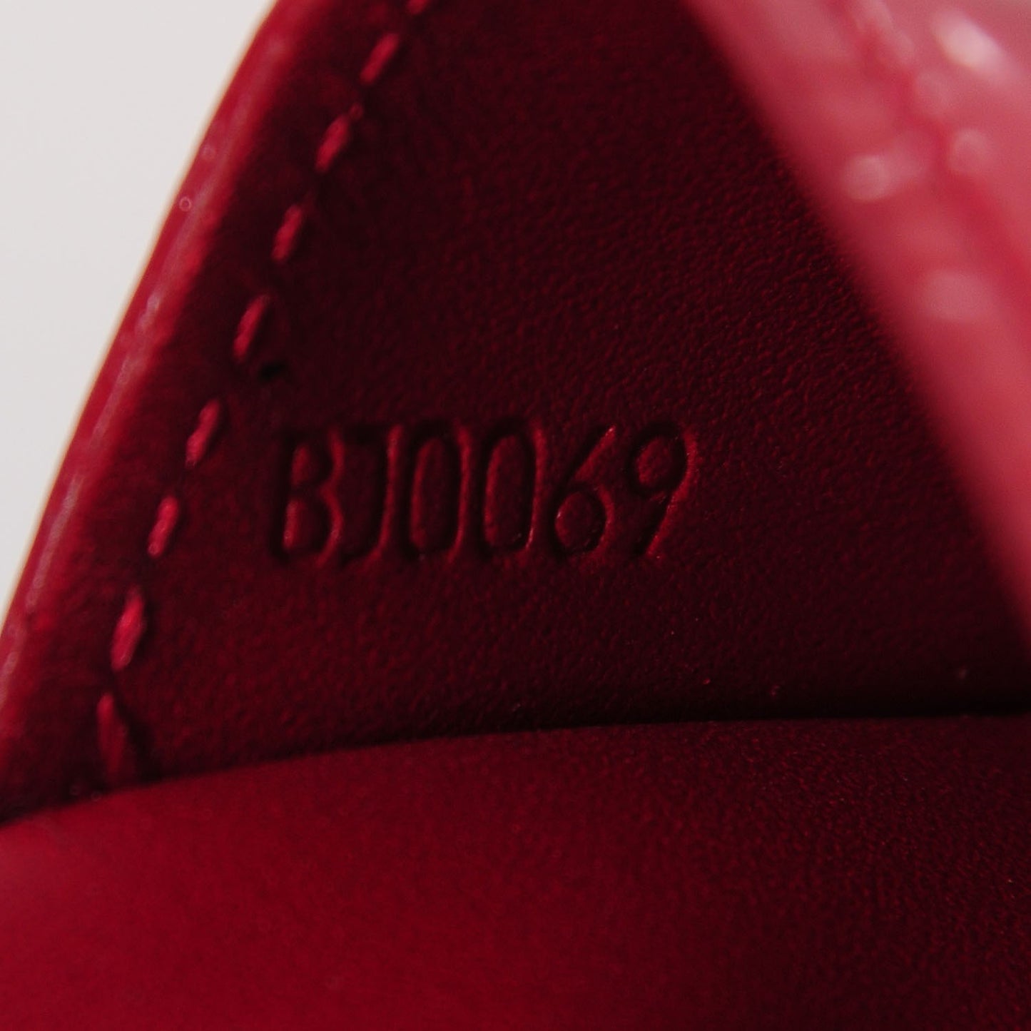 Vernis Ludlow Wallet Pomme D'Amour