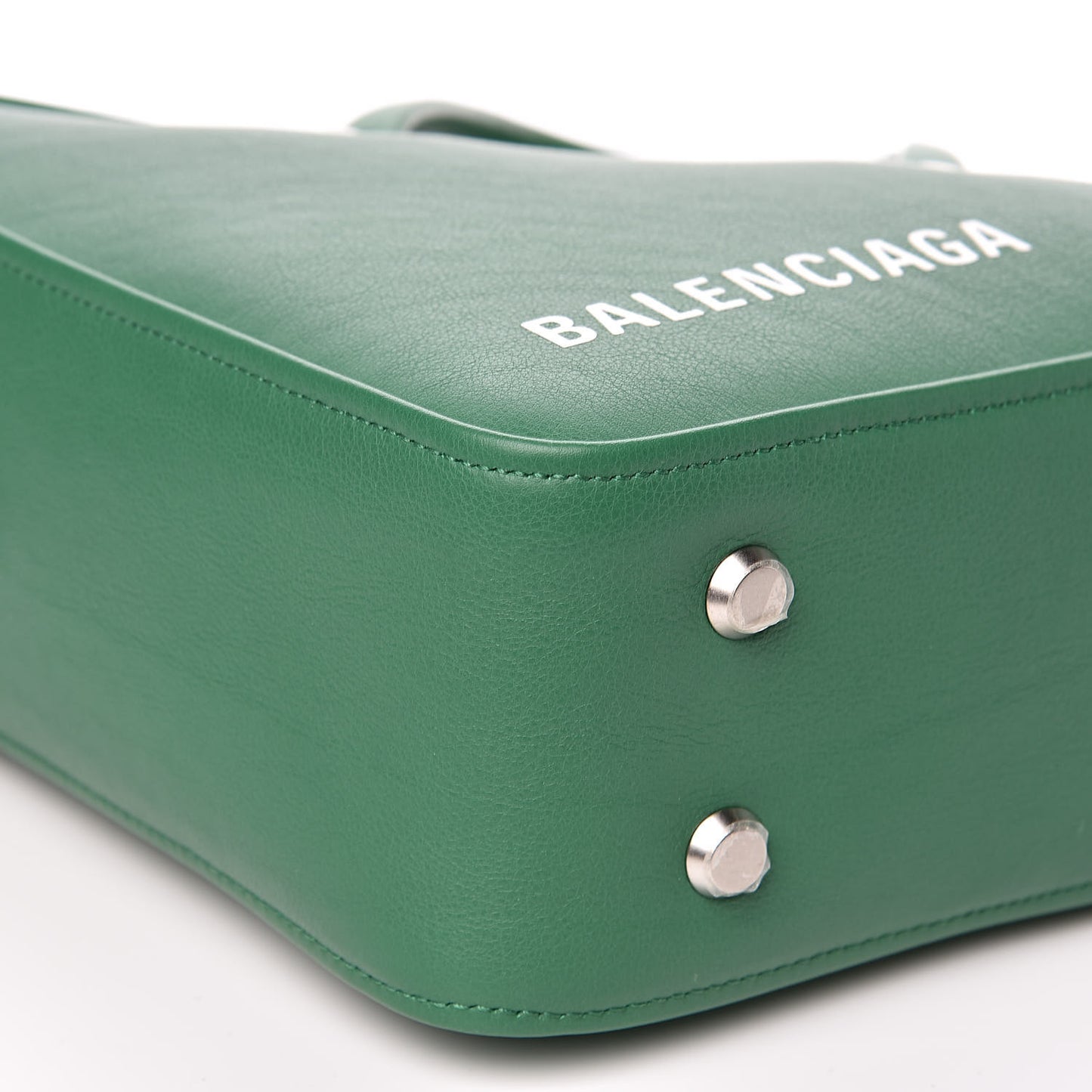 Shiny Day Calfskin S Triangle Duffle Vert Irlandais