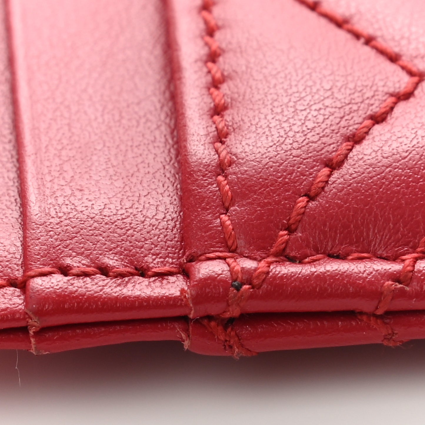 Calfskin Matelasse GG Marmont Card Holder Hibiscus Red
