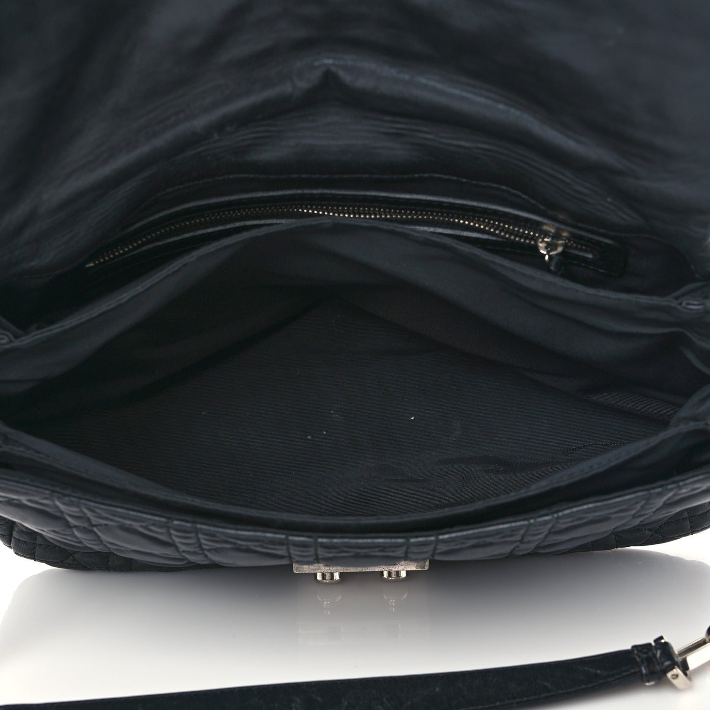 Lambskin Cannage Medium New Lock Flap Black