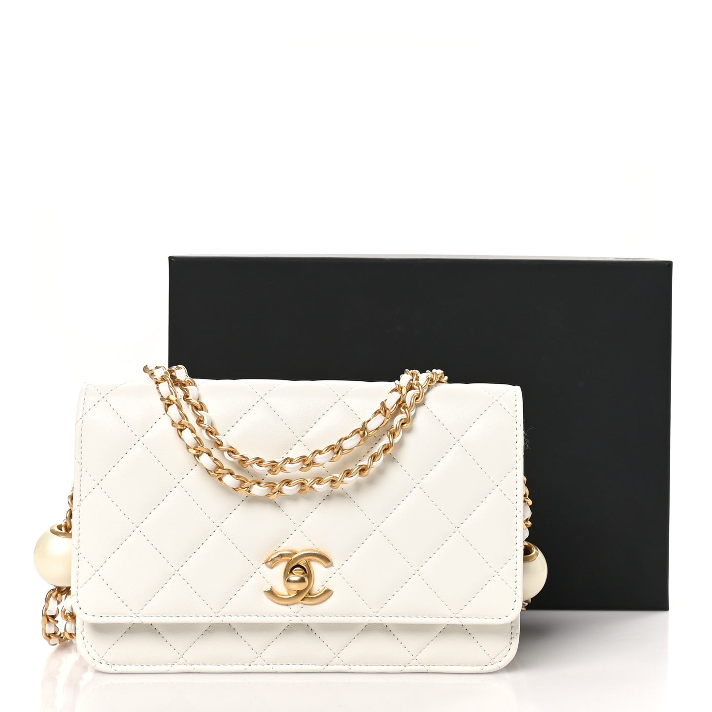 Lambskin Quilted Pearl Wallet On Chain WOC White