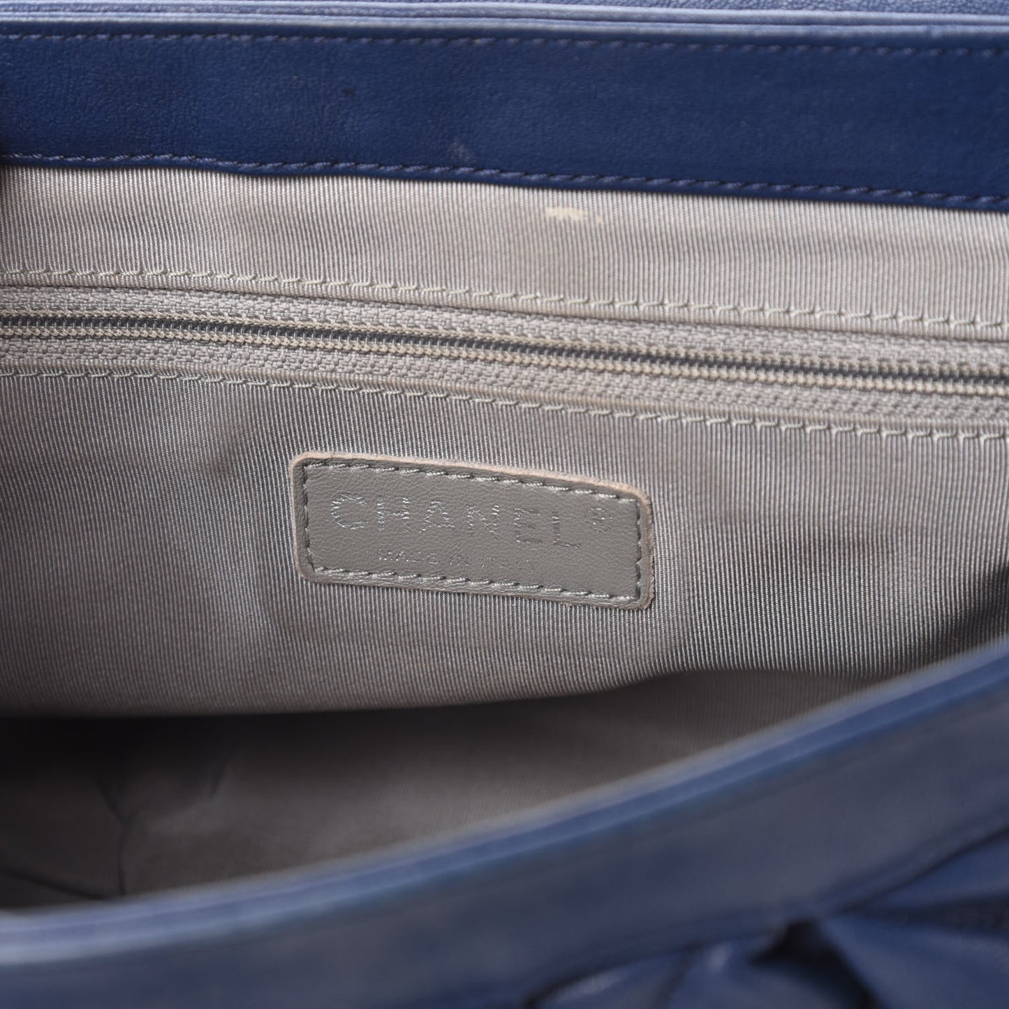 Washed Lambskin Quilted Medium Chain Around Messenger Blue