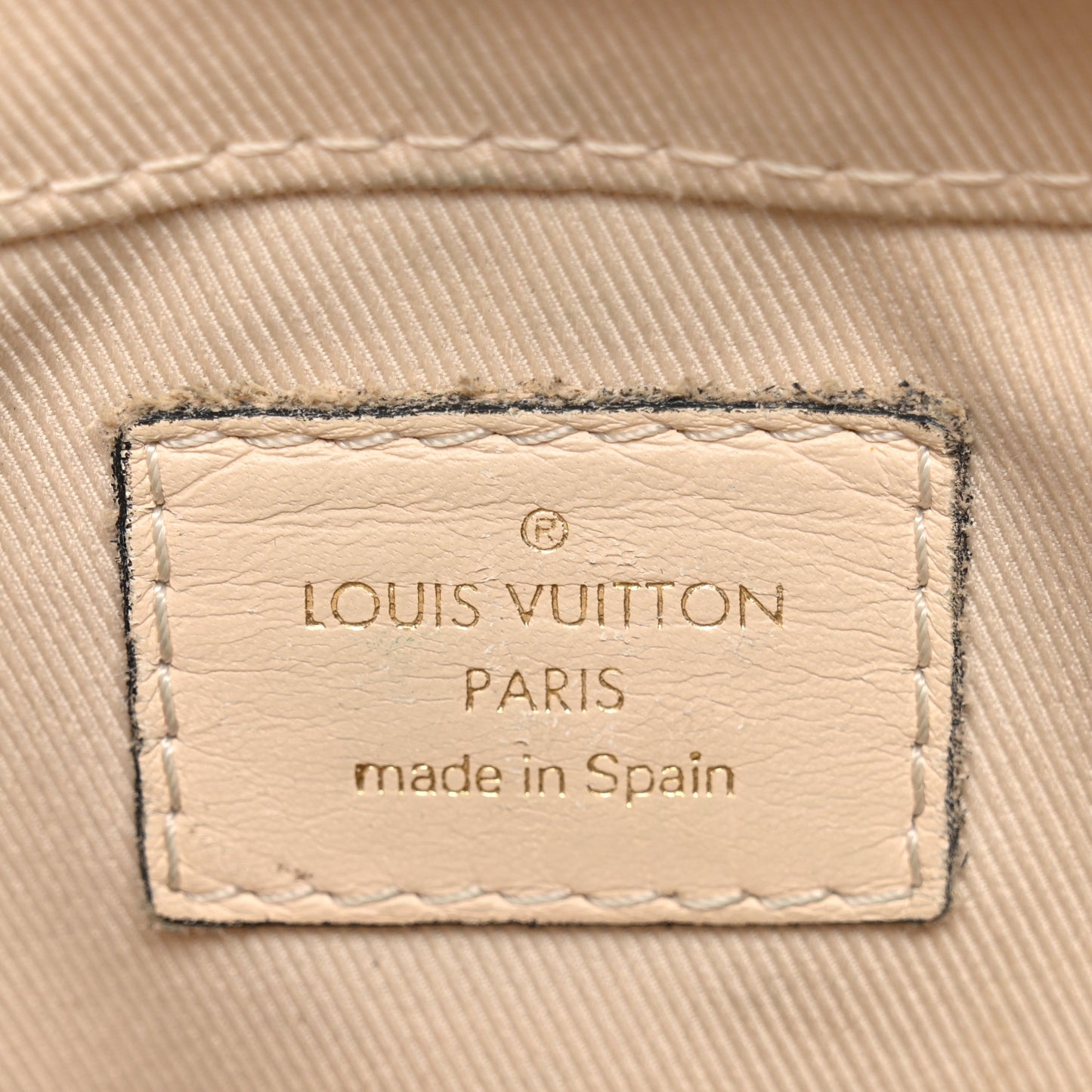 Monogram Saintonge Creme