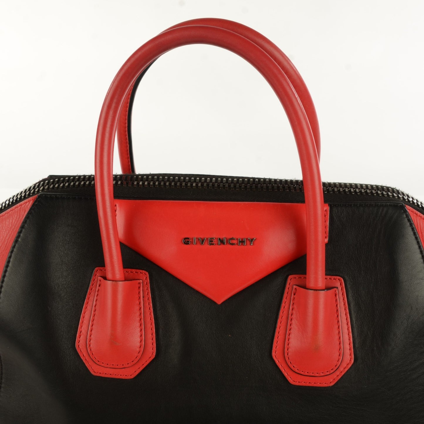 Smooth Calfskin Medium Star Antigona Black Red