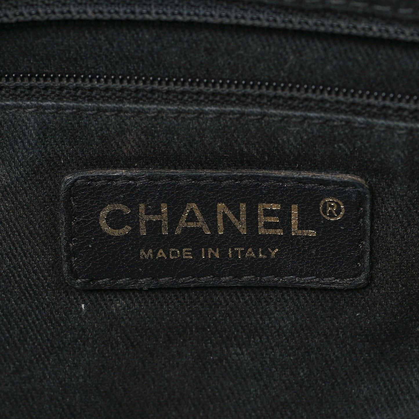 Crumpled Grained Calfskin Medium Coco Pleats Messenger Flap Black