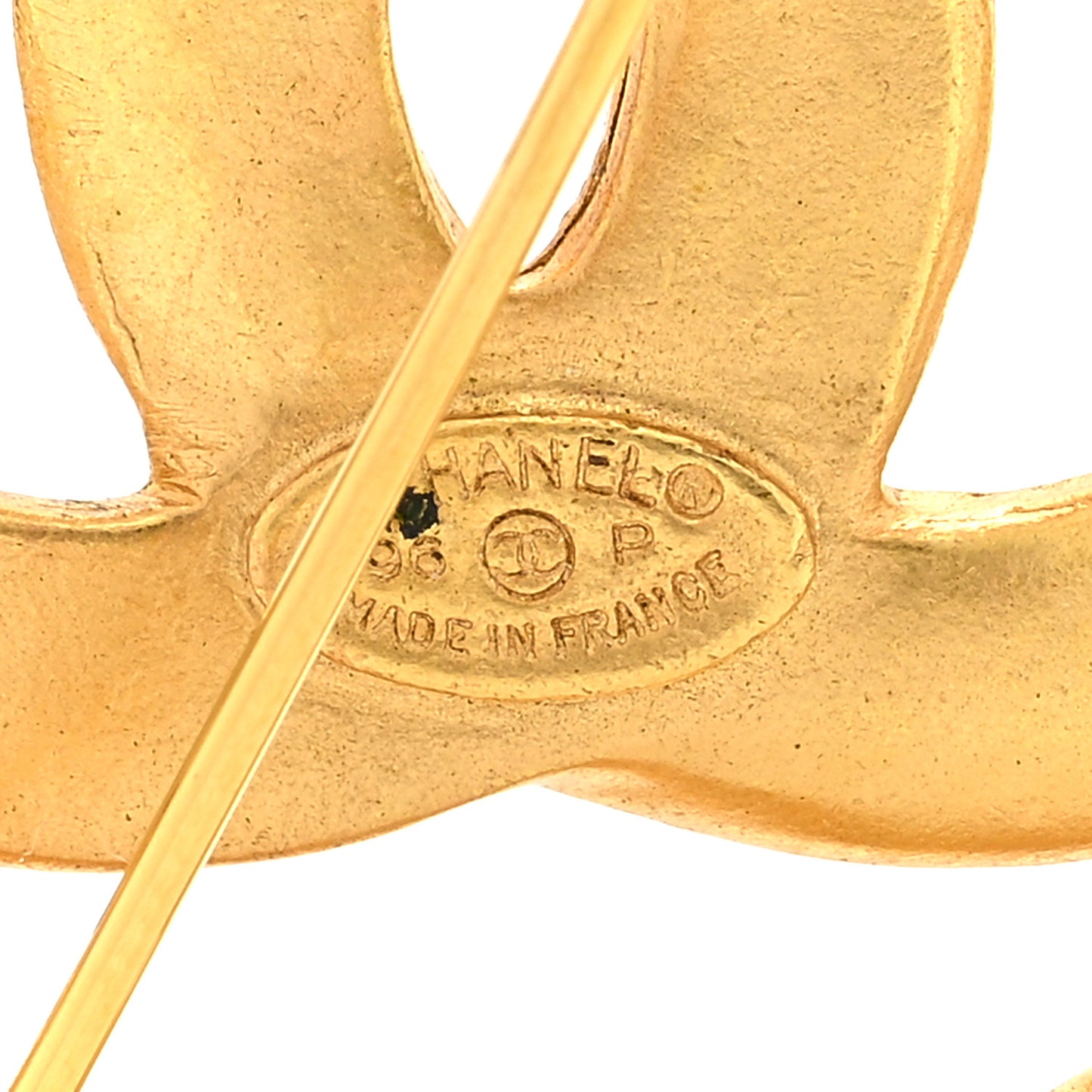 Metal CC Brooch Gold