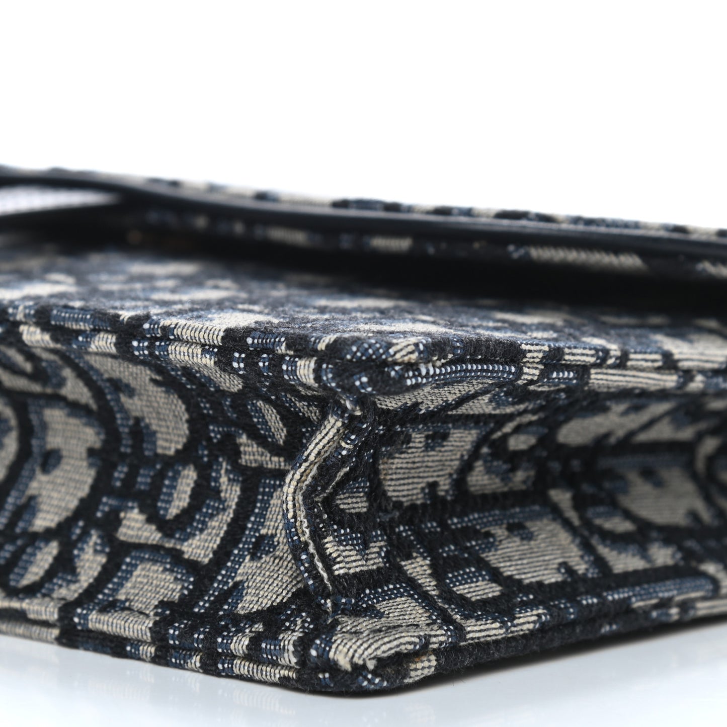 Oblique Saddle Chain Pouch Blue