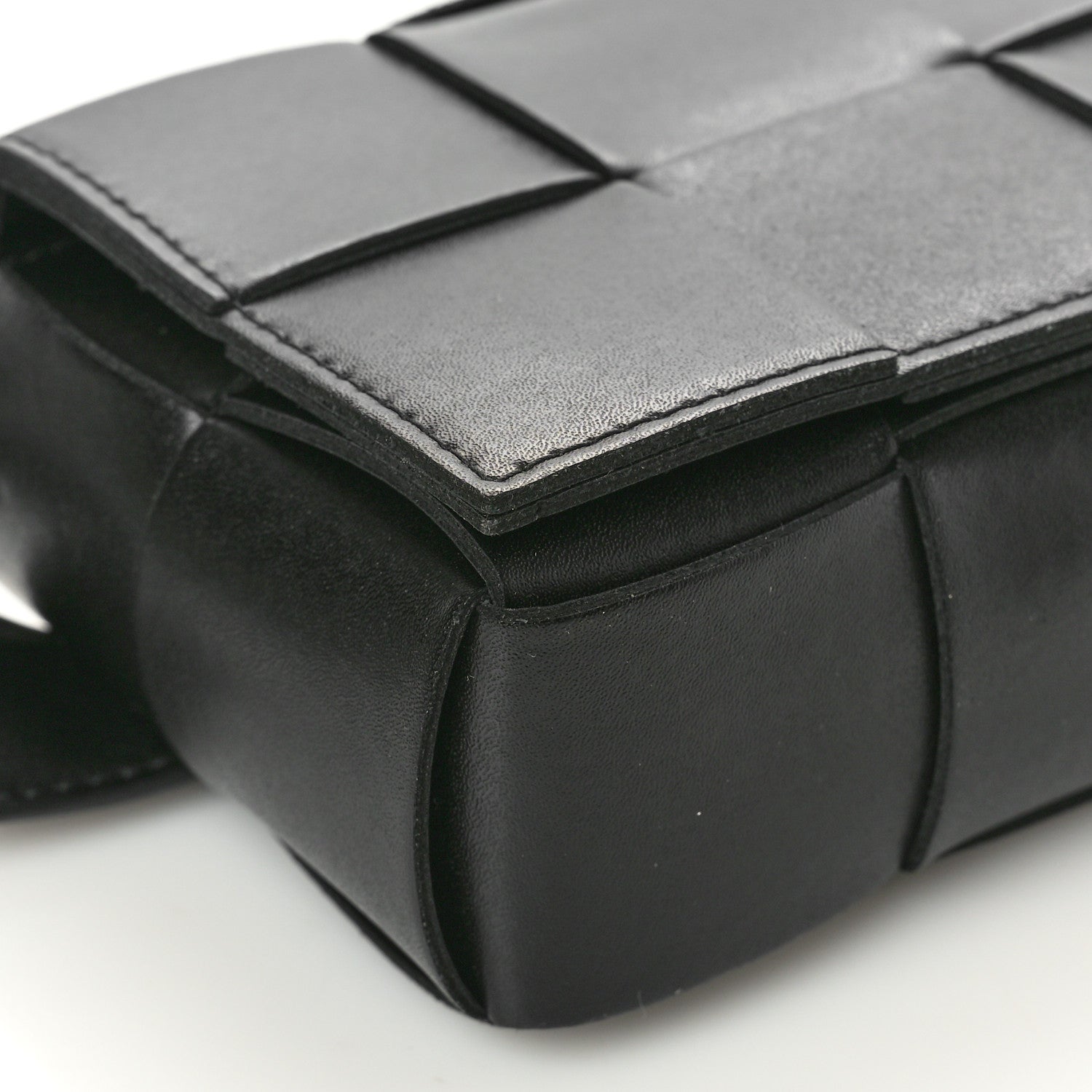 Bottega Veneta Nappa Maxi Intreccio The Belt Cassette Bag Black 8 of 9