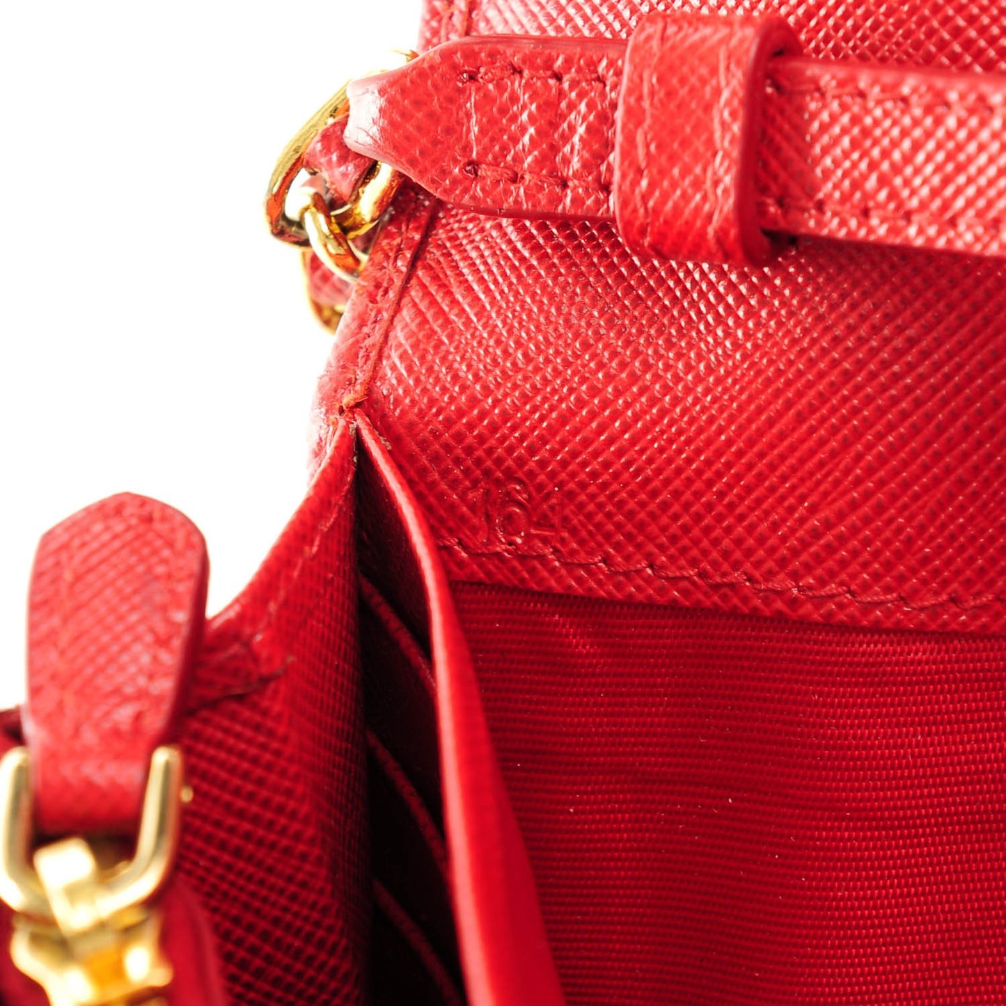 Saffiano Metal Oro Chain Wallet Cherry