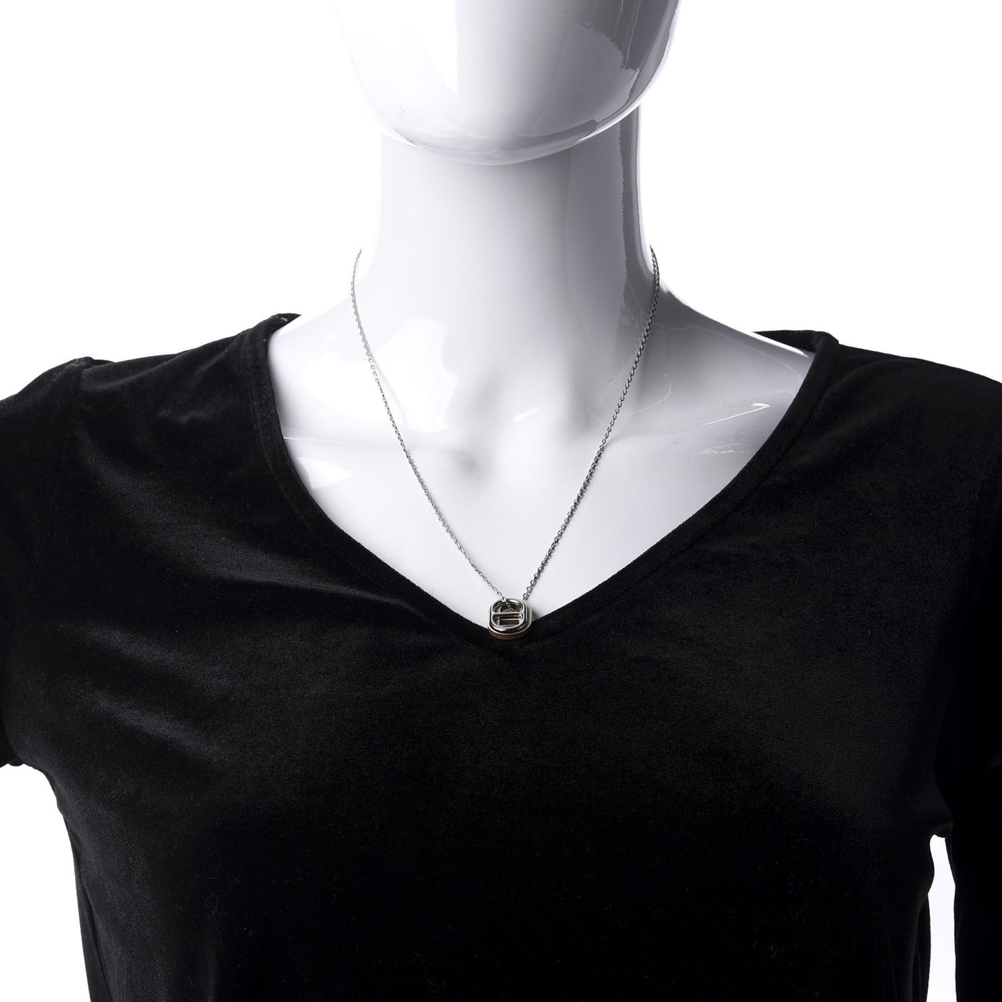Swift O'Maillon Pendant Necklace White
