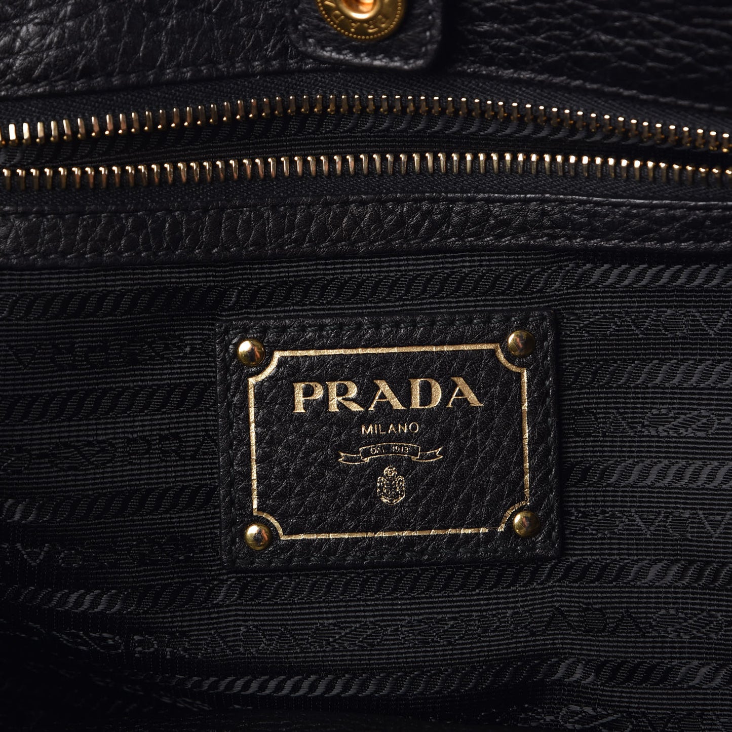 Vitello Daino Shoulder Bag Black