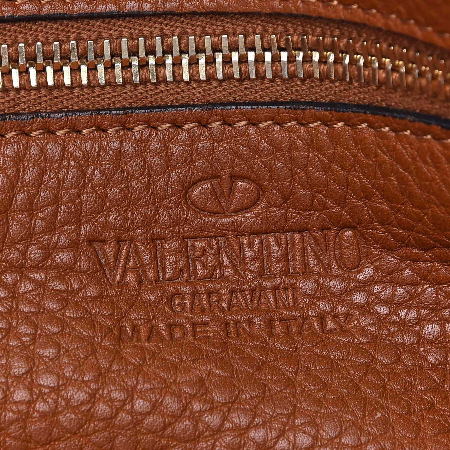 Valentino Garavani Pebbled Calfskin Medium Rockstud Tote Light Cuir 11 of 14