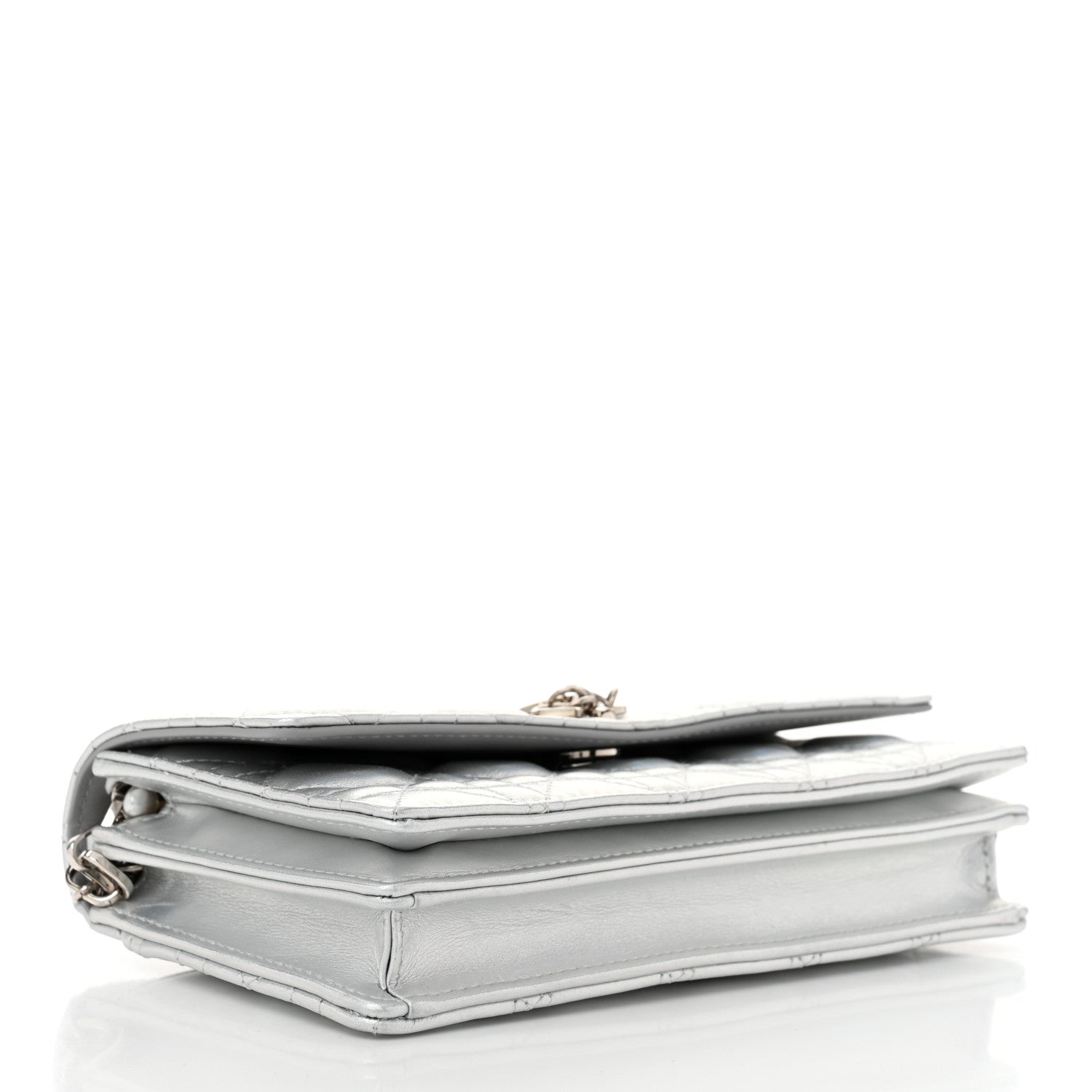 希少　Christian　Dior　12Pダイヤ　シルバー Christian Dior Iridescent Metallic Lambskin Cannage Mini My Dior