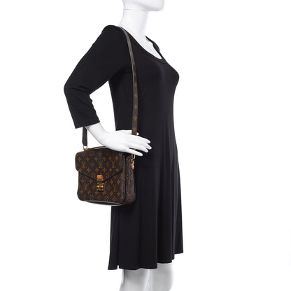Louis Vuitton Monogram Pochette Metis 2 of 15