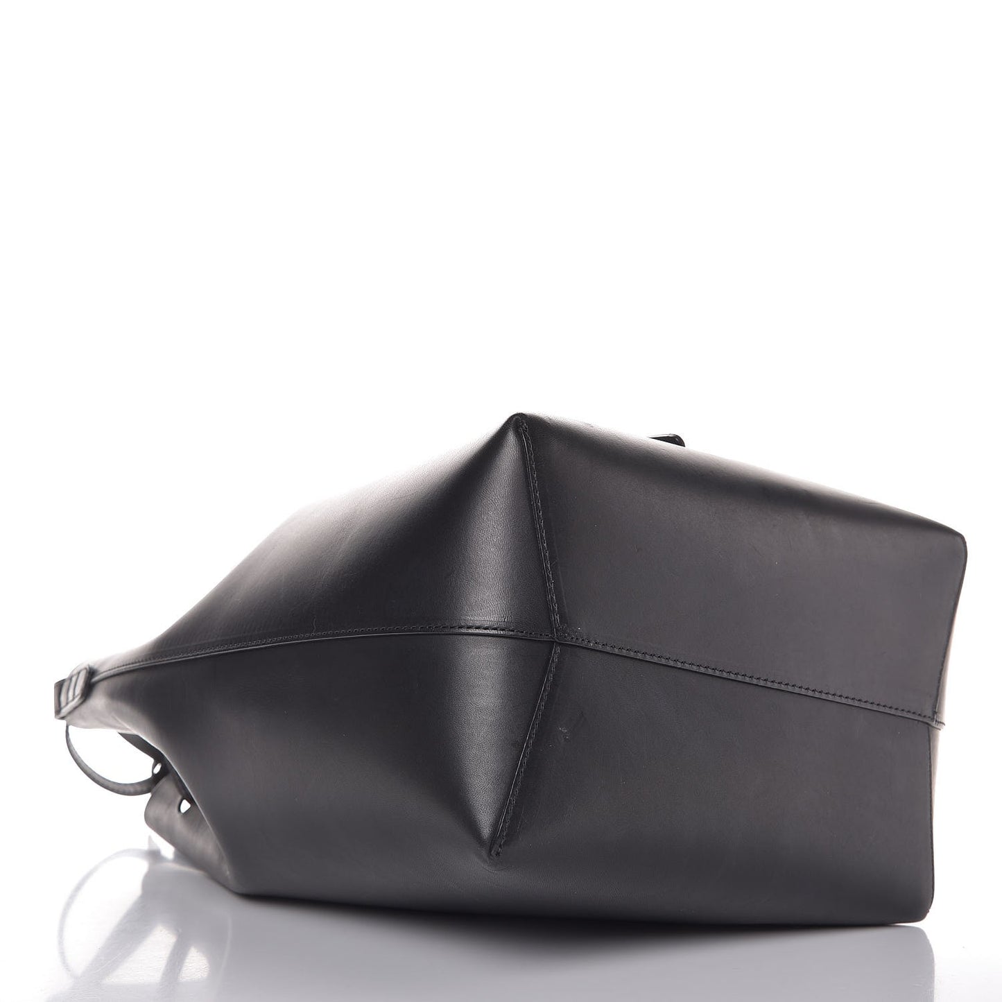Vegetable Tanned Calfskin Bucket Bag Black Flamma