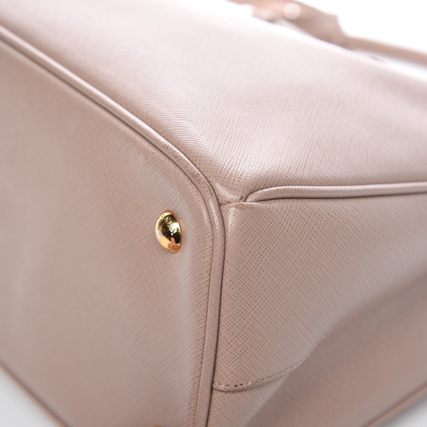 Saffiano Lux Medium Tote Cammeo