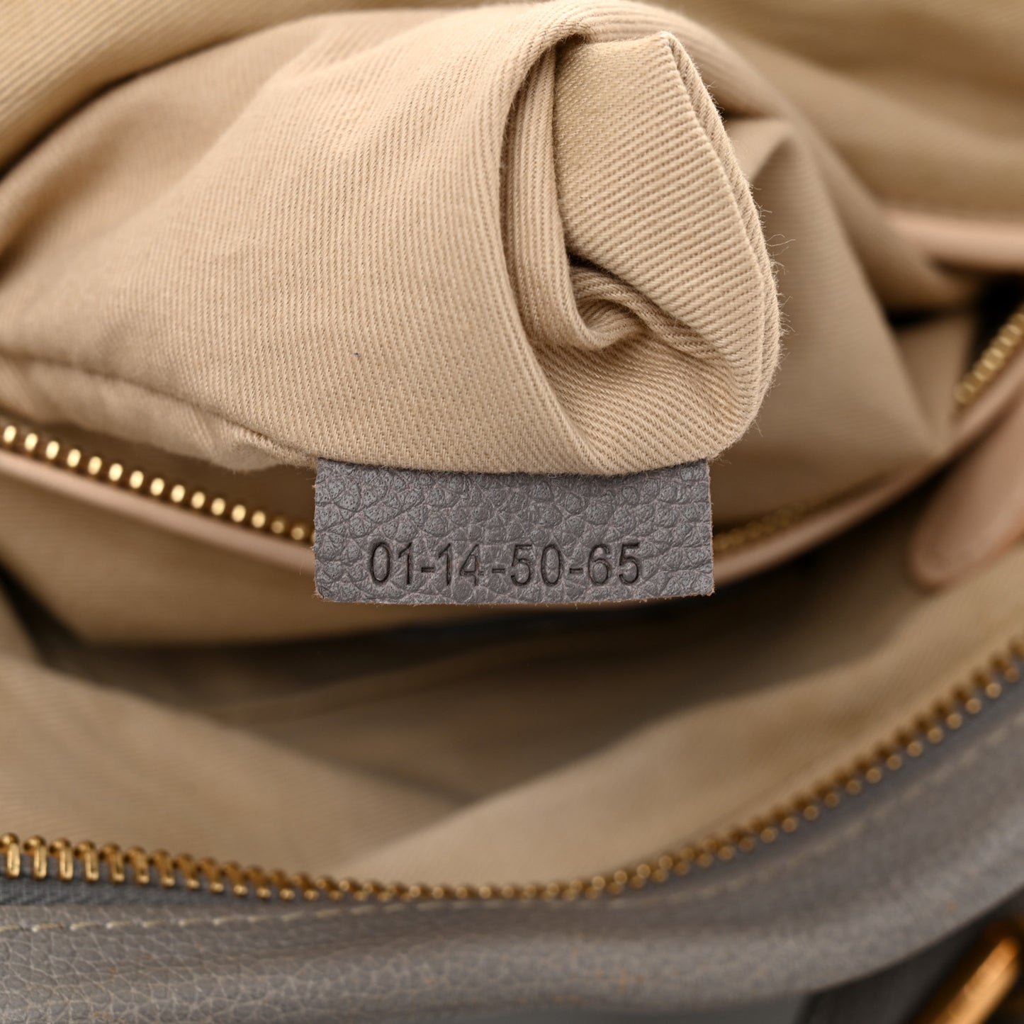 Calfskin Medium Paraty Cashmere Grey