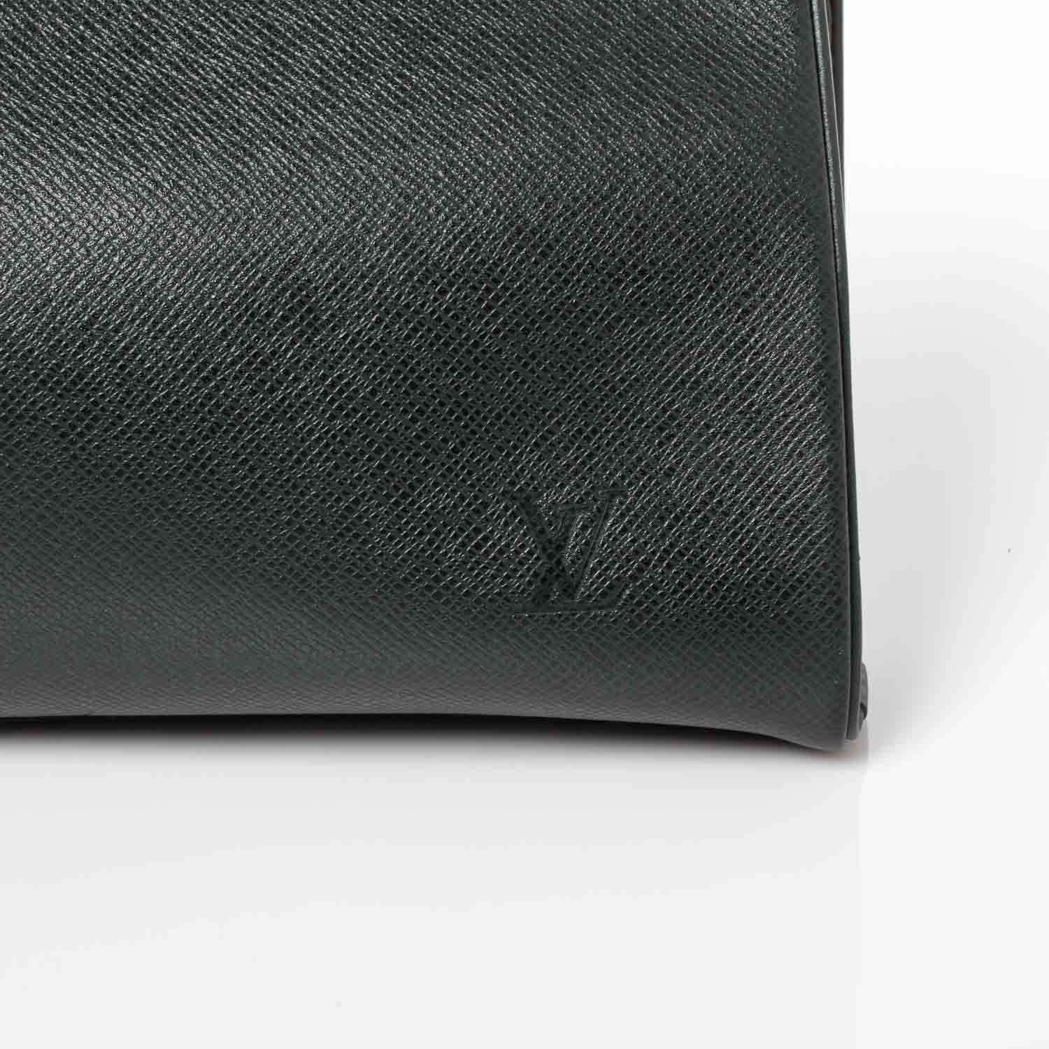 Louis Vuitton Taiga Housse Bering Garment Cover Epicea 4 of 11