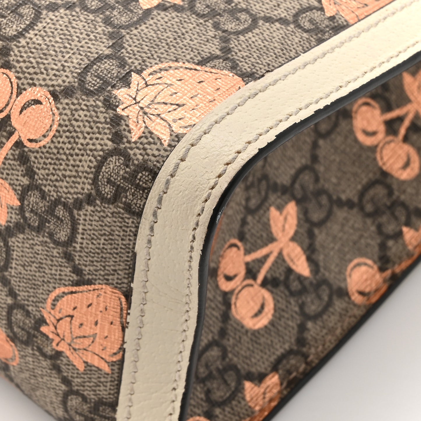 GG Supreme Monogram Berry Textured Dollar Calfskin Small Padlock Tote Beige Ebony Light Copper Mystic White