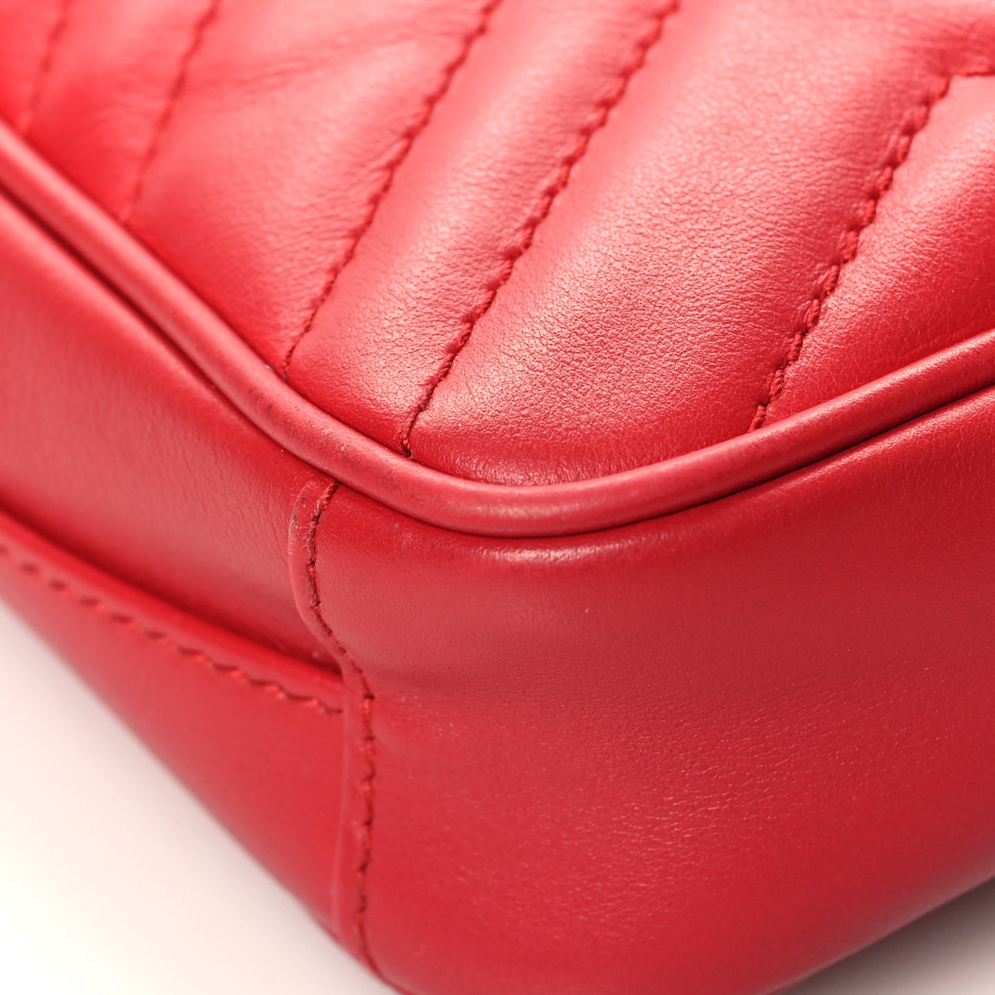 Calfskin Matelasse Mini GG Marmont Crossbody Bag Hibiscus Red