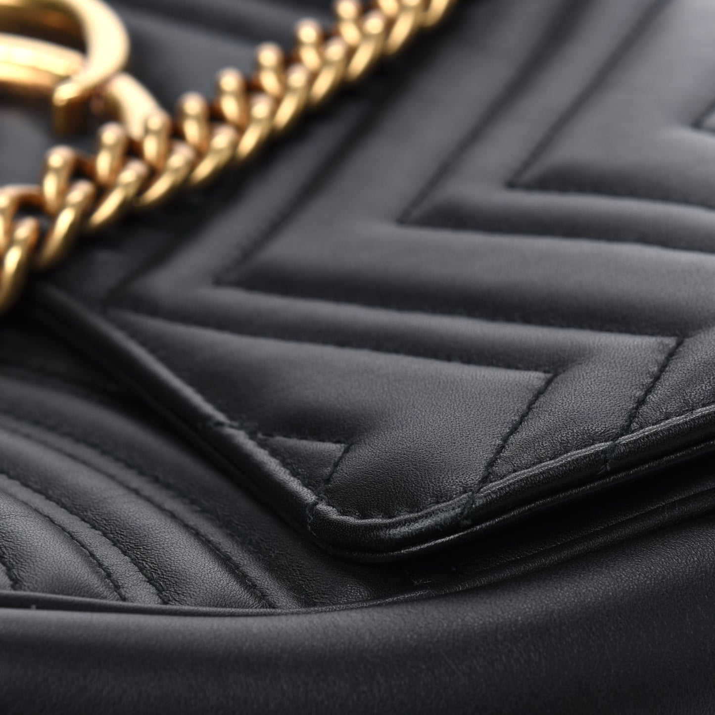 Calfskin Matelasse Medium GG Marmont Shoulder Bag Black