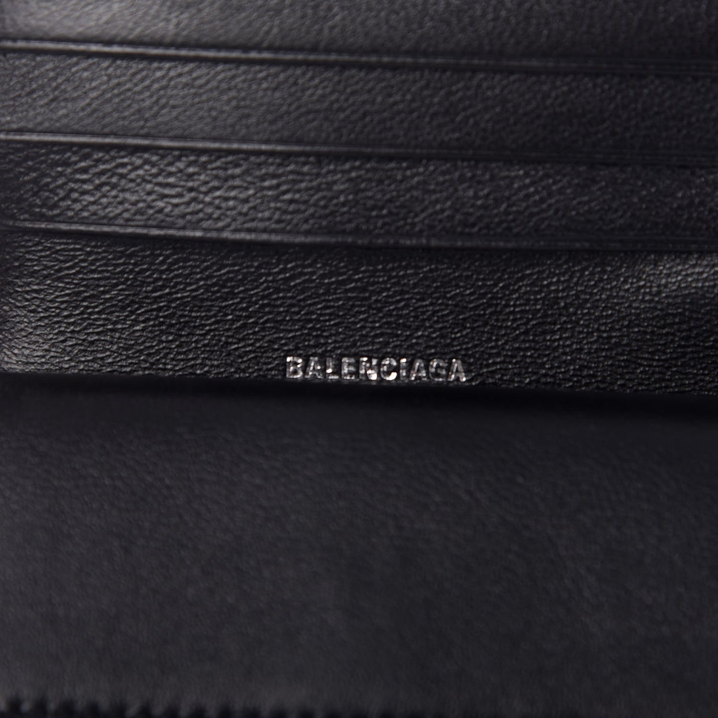Grained Calfskin Logo Mini Cash Wallet On Chain Black White