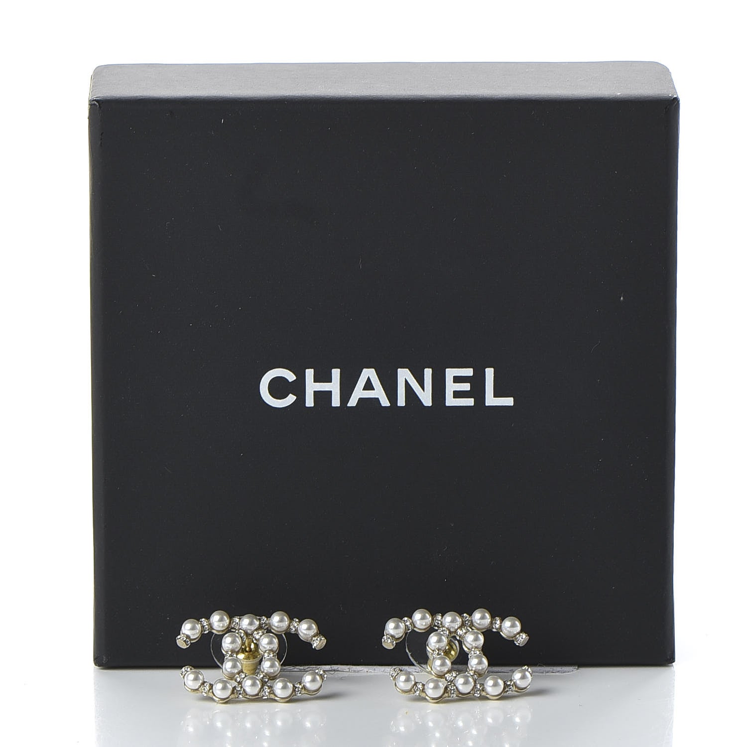 Chanel Pearl Crystal Nefertiti CC Earrings Gold 5 of 5