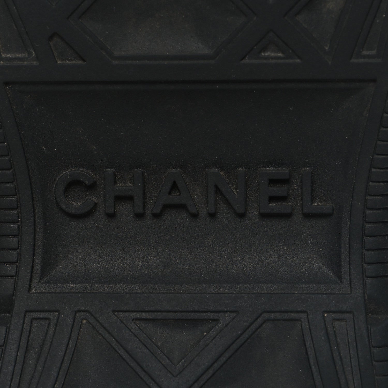 Chanel Velvet Calfskin Mixed Fibers CC Sneakers 40 Ivory Black 7 of 10