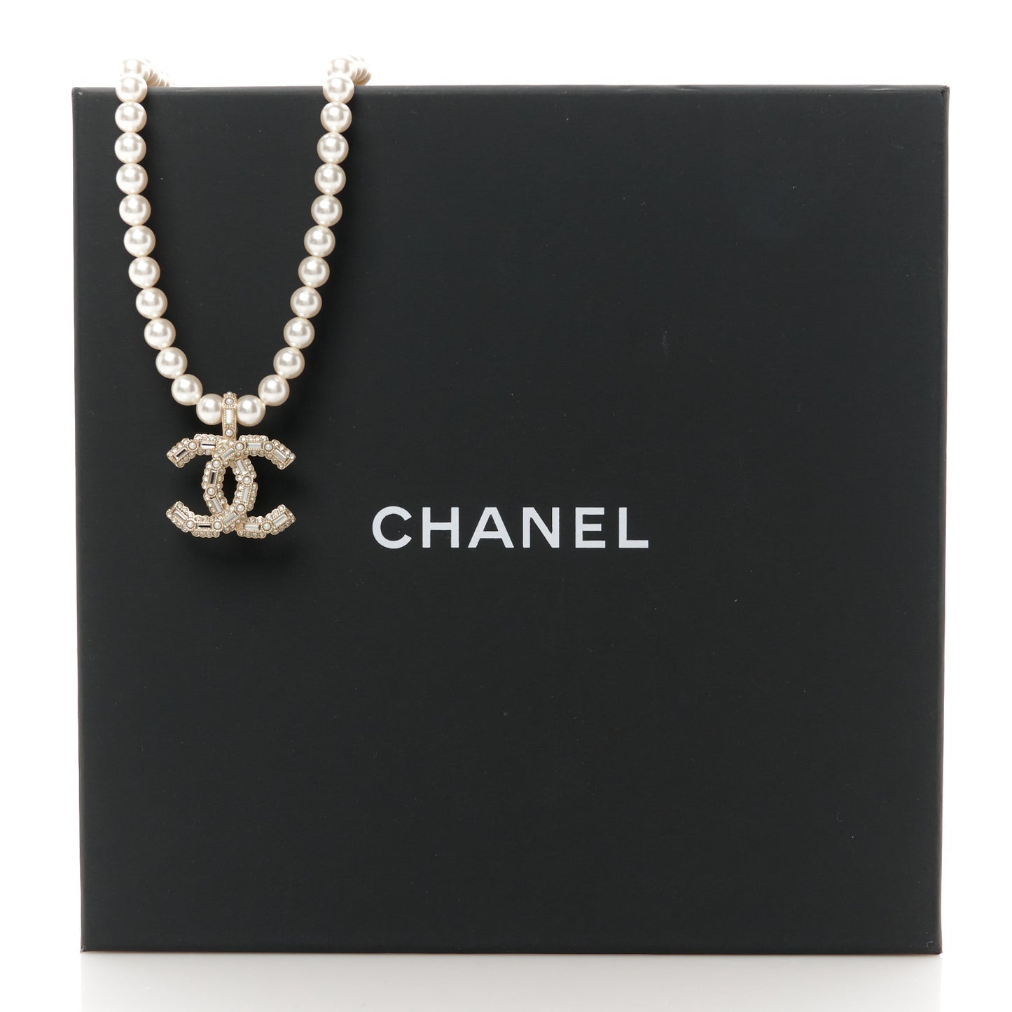 Pearl Crystal Baguette CC Short Necklace Gold