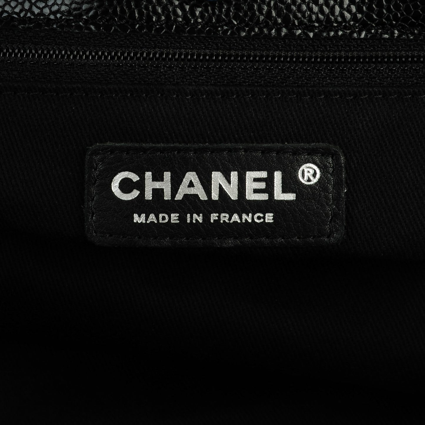 Grained Calfskin Medium Natural Beauty Messenger Black