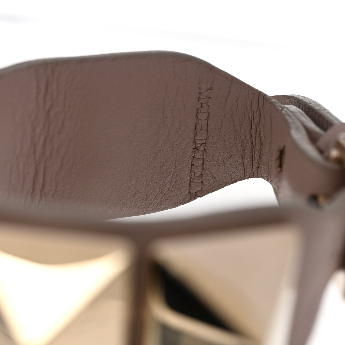 Metallic Vitello Macro Rockstud Bracelet Poudre