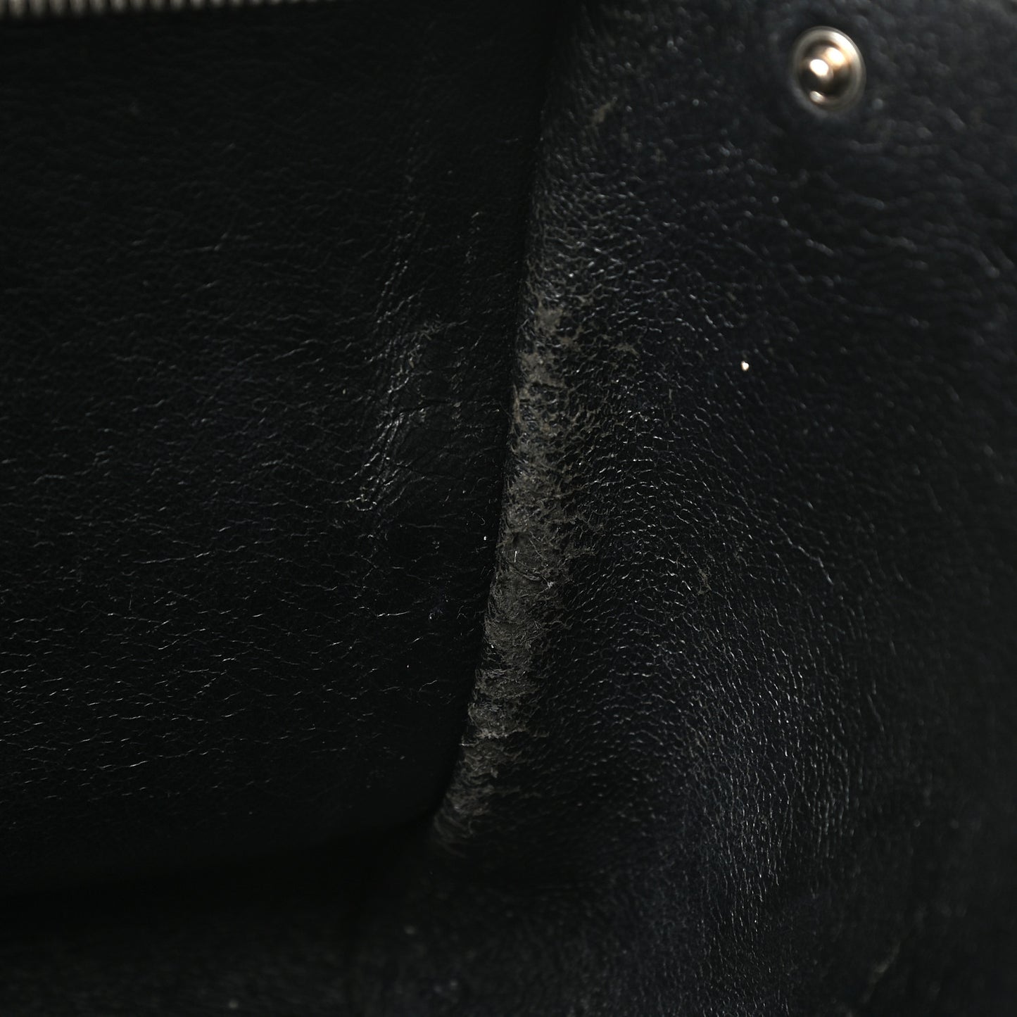 Drummed Calfskin Suede Medium Trapeze Black