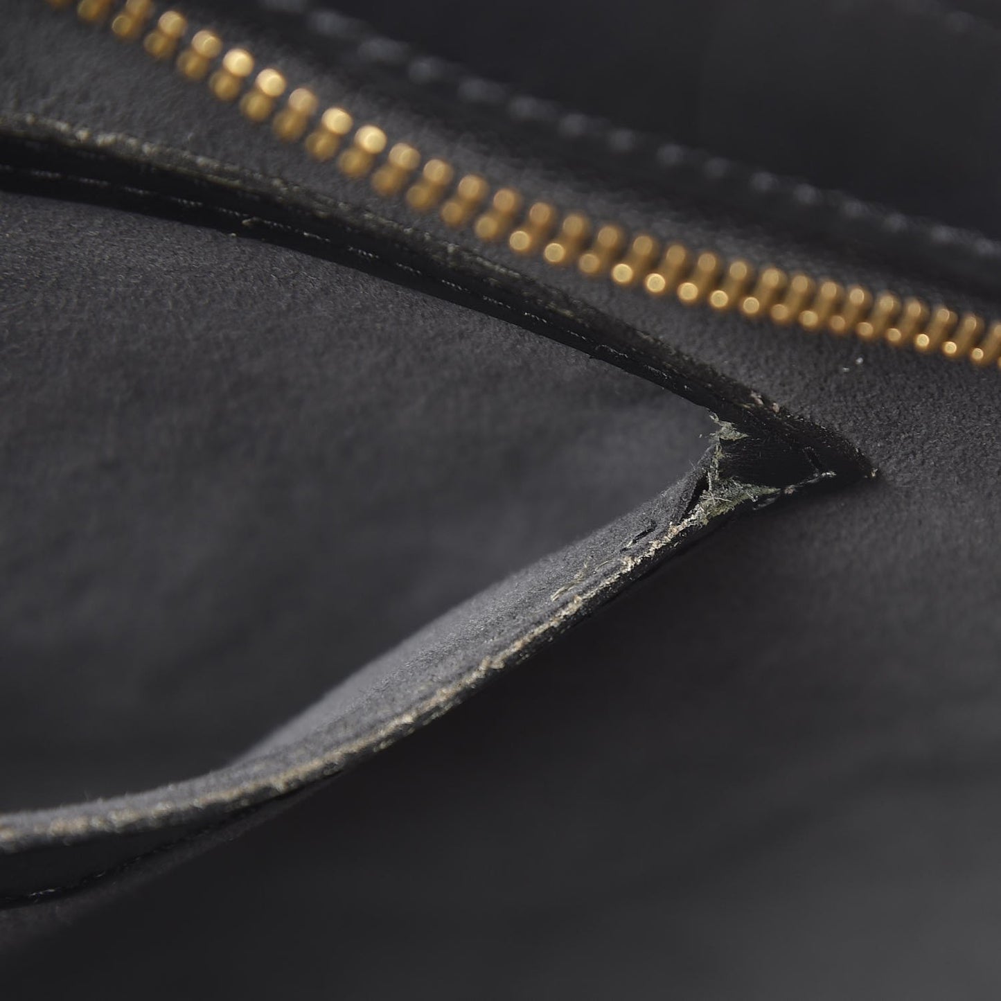 Epi Saint Jacques PM Long Straps Black