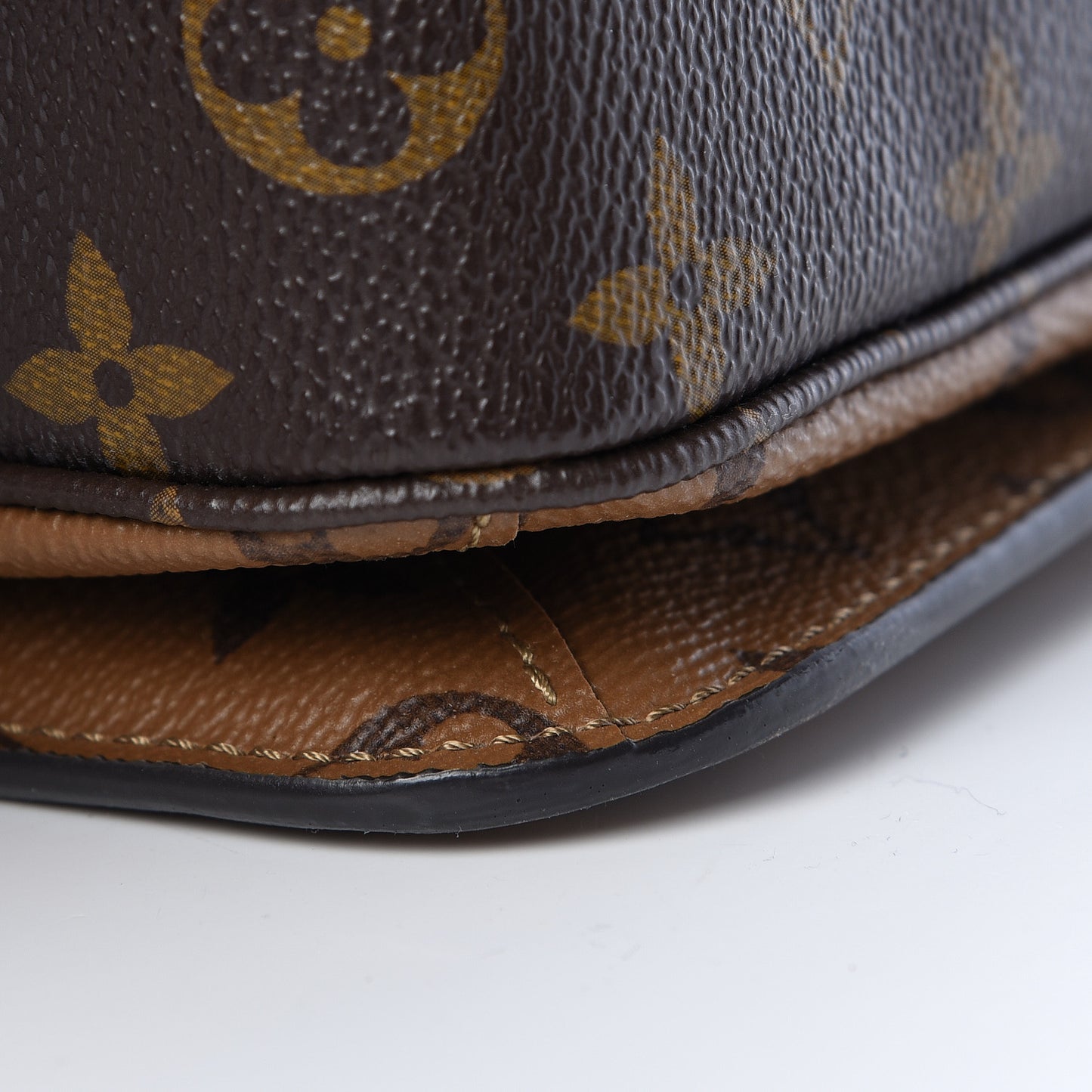 Reverse Monogram Pochette Metis