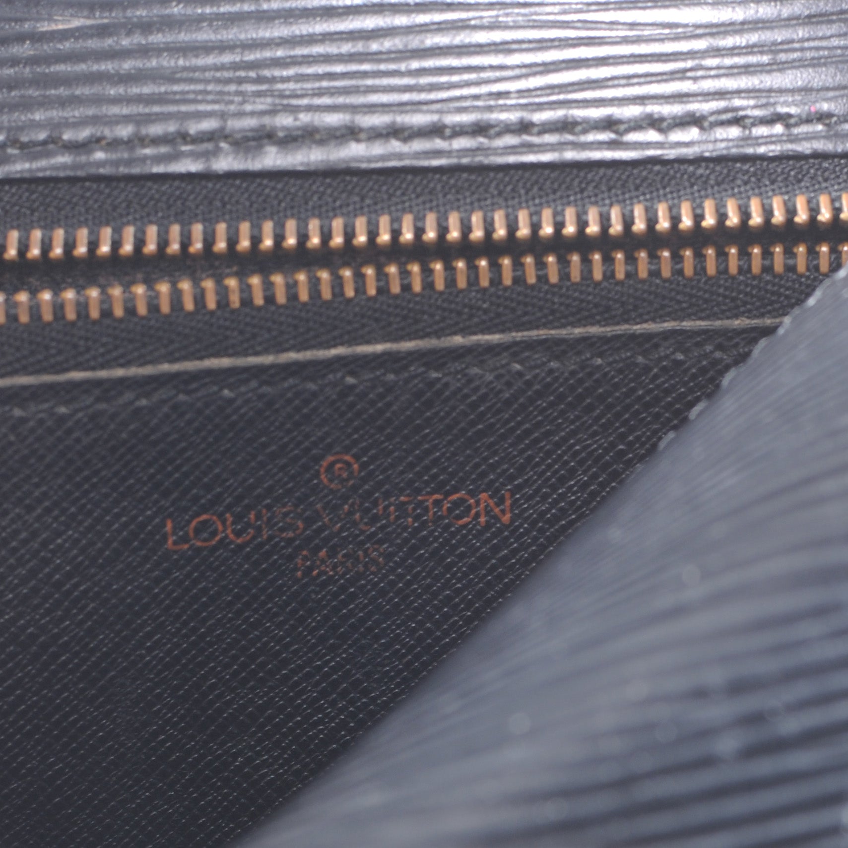 Louis Vuitton Epi Saint Cloud GM Black 6 of 7