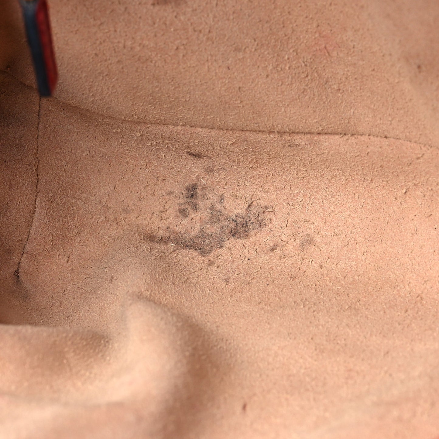 Calfskin Matelasse Small GG Marmont Shoulder Bag Hibiscus Red