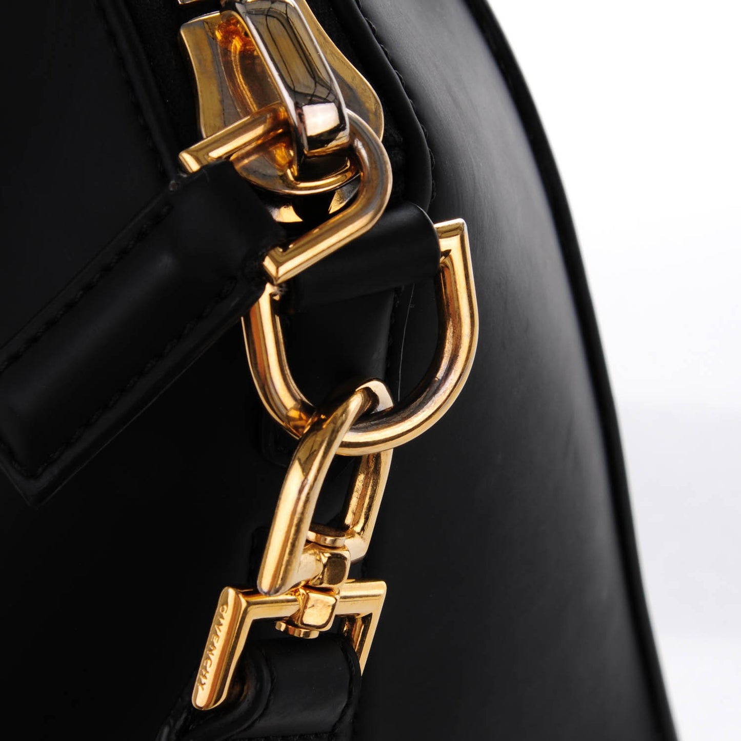 Rubber Effect Calfskin Medium Antigona Black