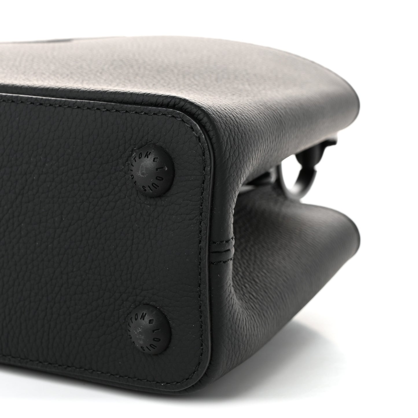 Taurillon Capucines East West MM Matte Black
