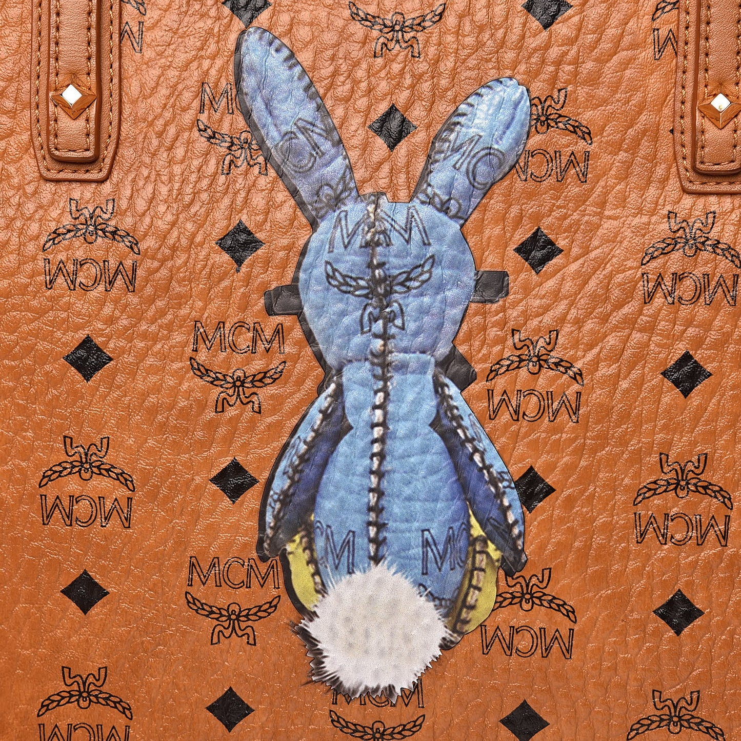 Visetos Medium Rabbit Top Zip Shopper Tote Cognac