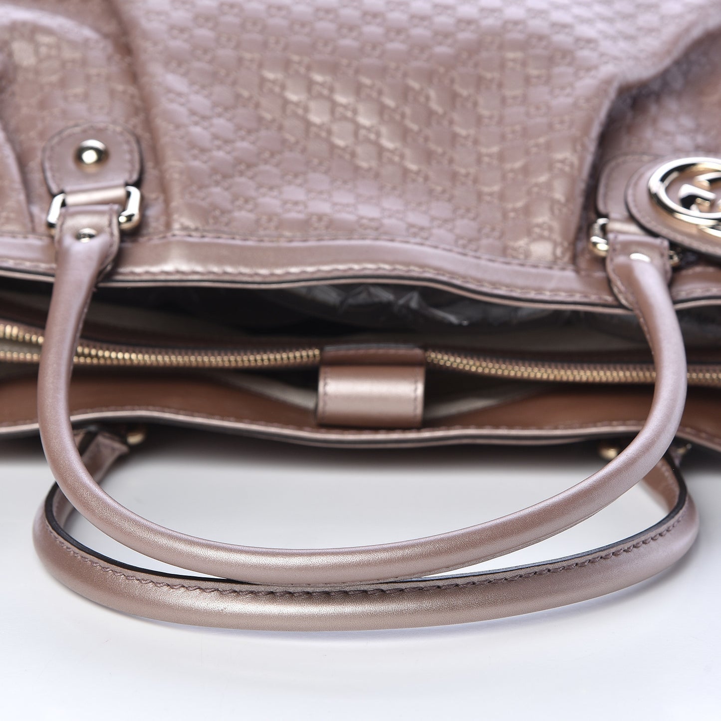 Metallic Microguccissima Medium Sukey Top Handle Tote Light Pink