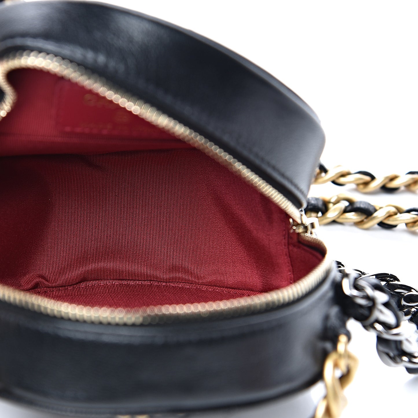 Shiny Goatskin Quilted 19 Round Clutch With Chain Black