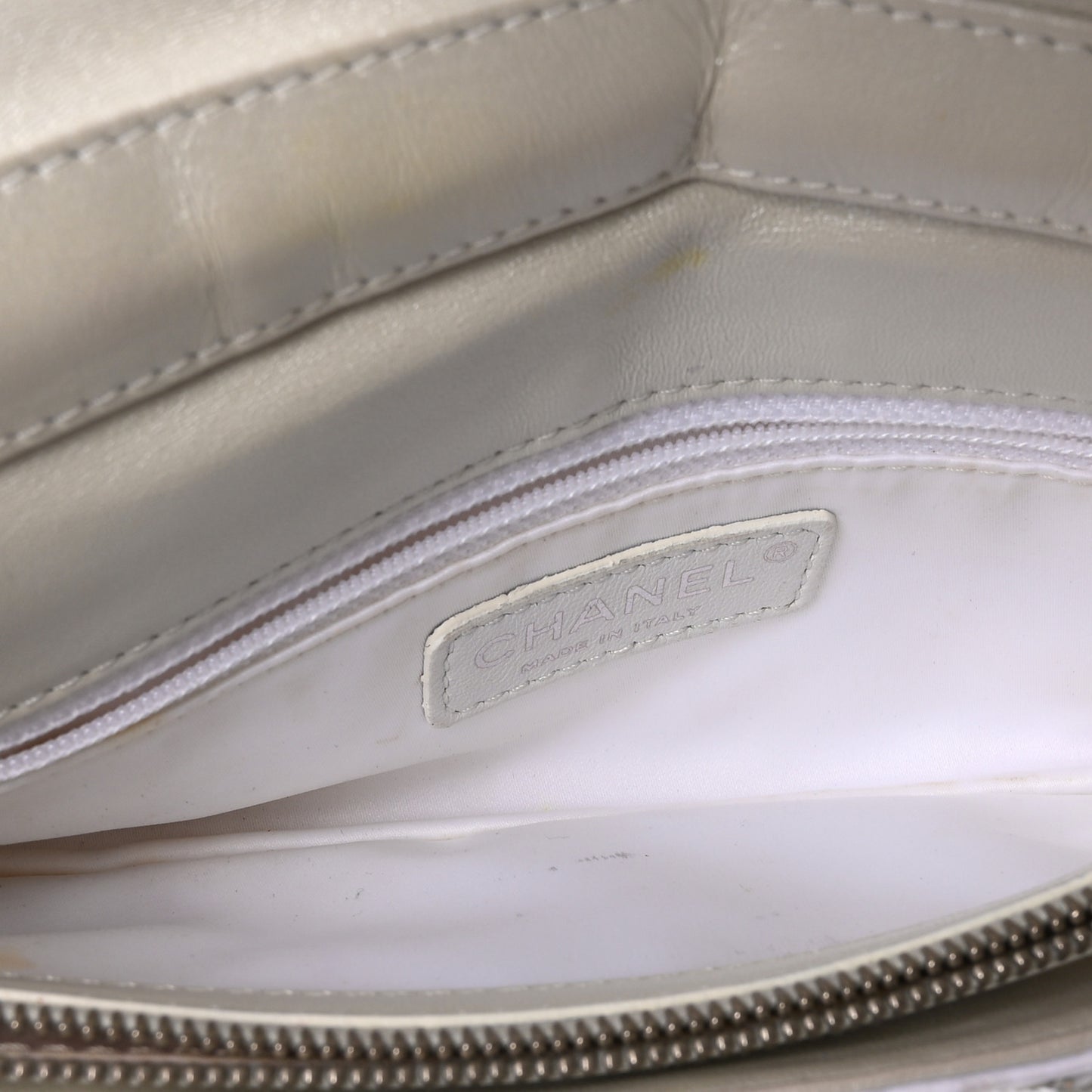 Sequin East West Flap White Silver