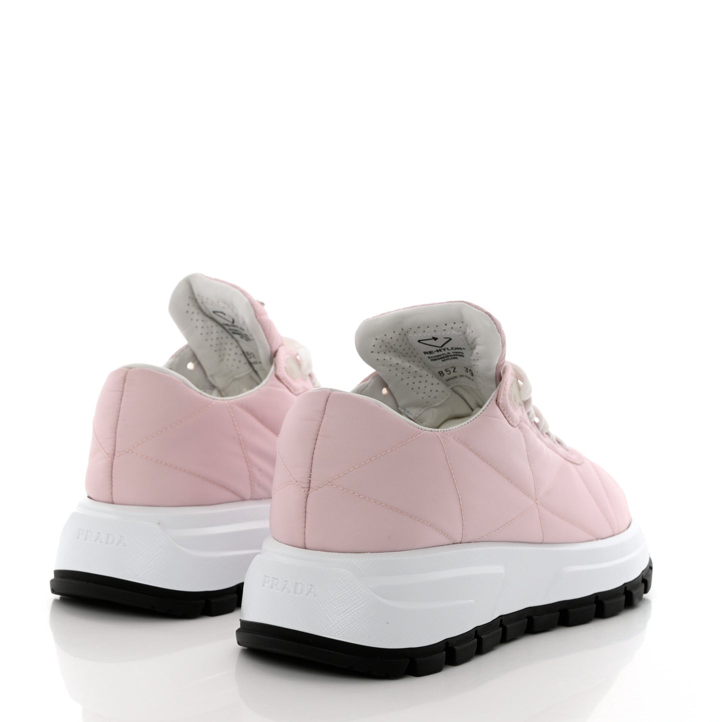 Re-Nylon Piuma Metal Triangle Logo Quilted 45mm Sneakers 39 Alabastro