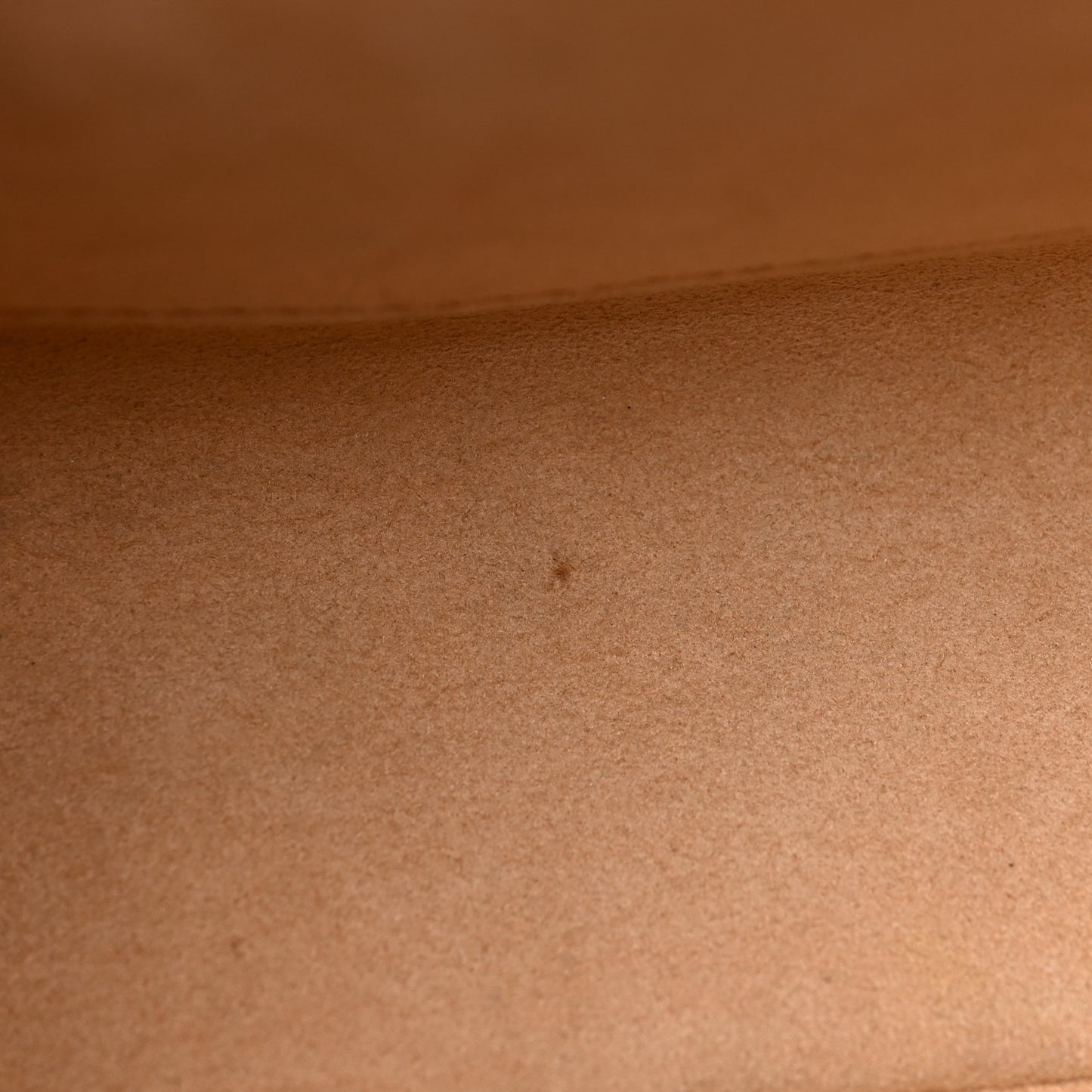 Calfskin Lockme Bucket MM Arizona Beige