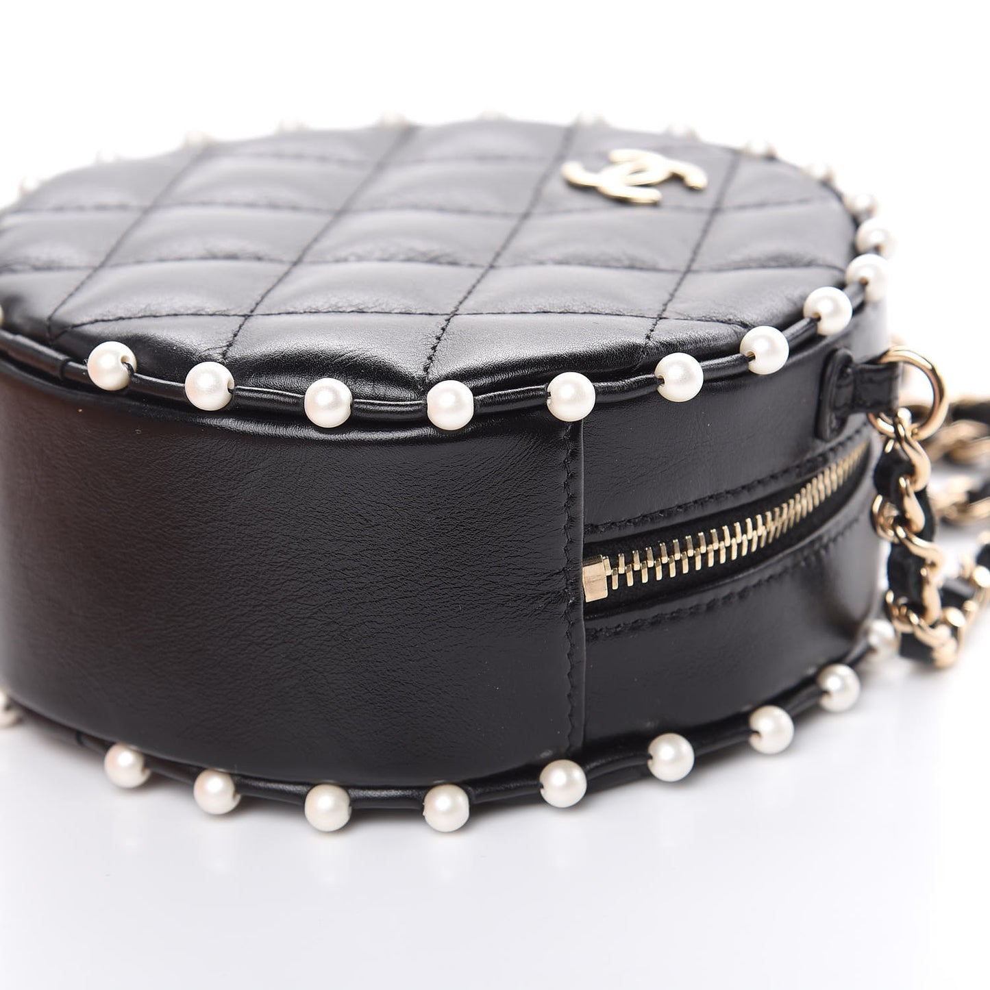 Calfskin Quilted Pearl Round Clutch With Chain Black