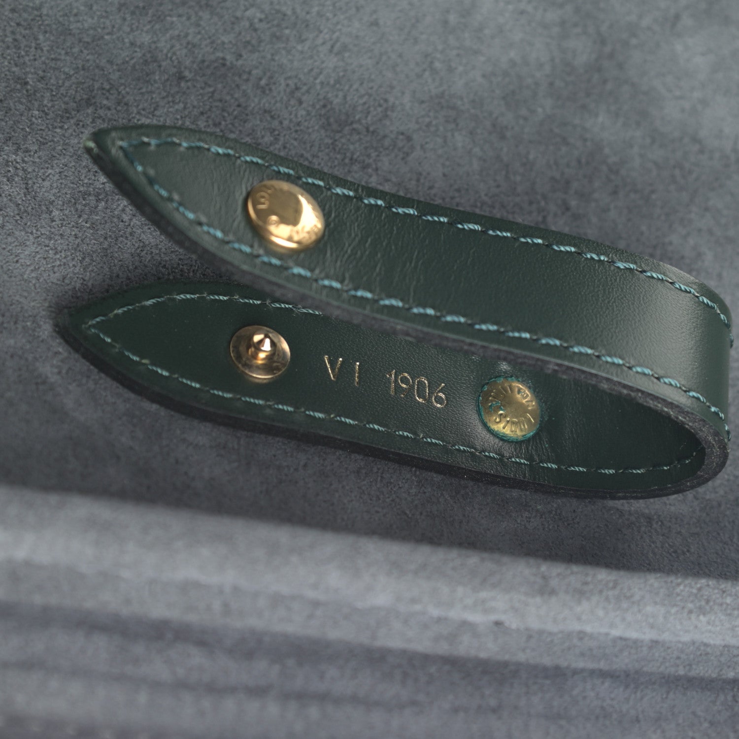 Louis Vuitton Taiga Helanga 1 Poche Epicea 6 of 21