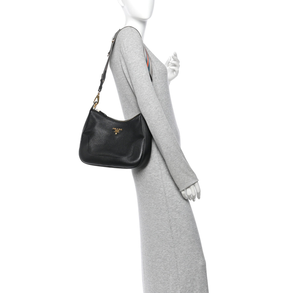 Vitello Daino Zippered Messenger Hobo Black