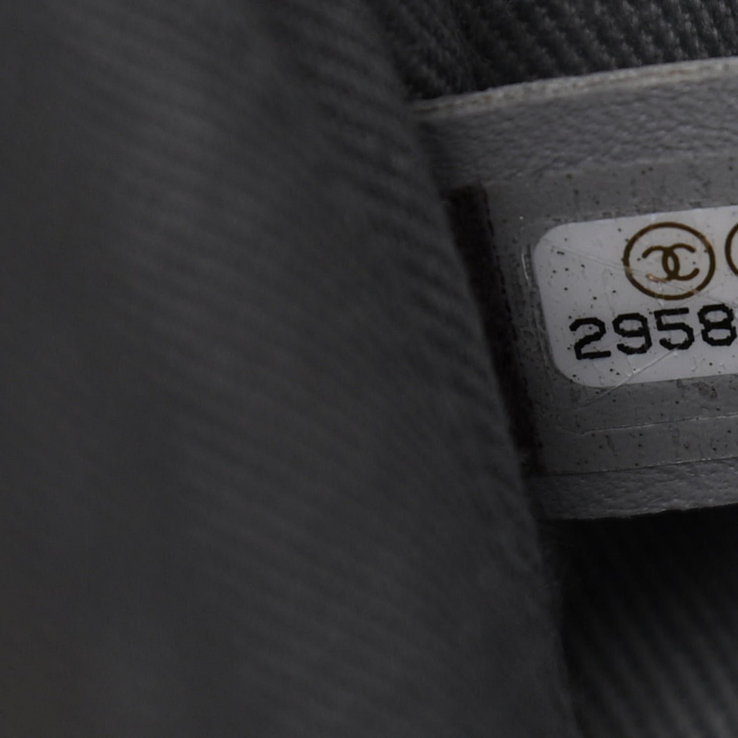 Caviar Quilted Medium Business Affinity Flap Grey