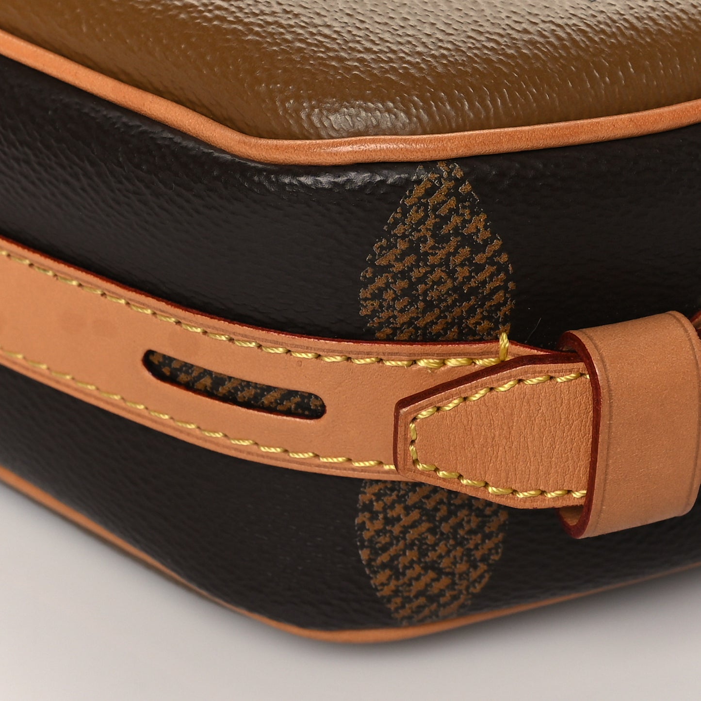 Reverse Monogram Giant Boite Chapeau Souple